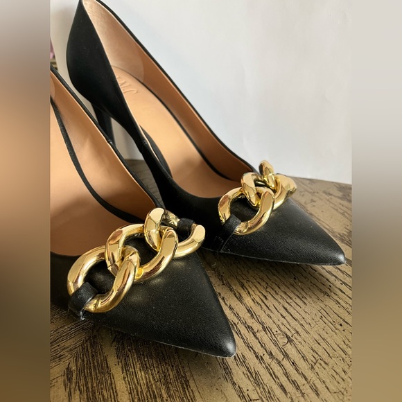 *NEW* INC International Concepts Black Heels Pumps w/ Gold Chain Size 9 - Picture 2 of 4
